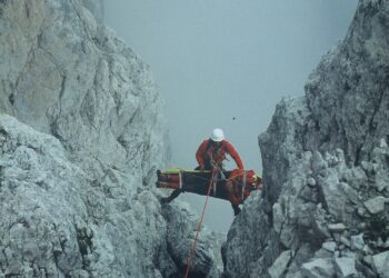 UN INTERVENTO TECNICAMENTE COMPLESSO IN BOSCONERO.  QUANDO I TELEFONI NON C’ERANO